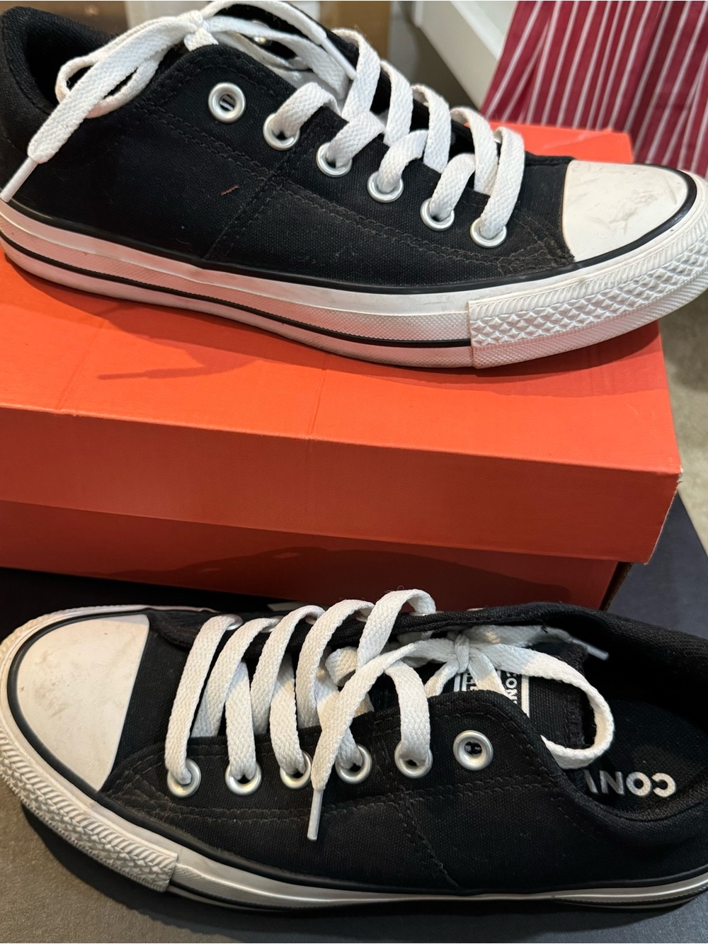 Converse Chuck Taylors Madison Low Top Sneakers Size 7
